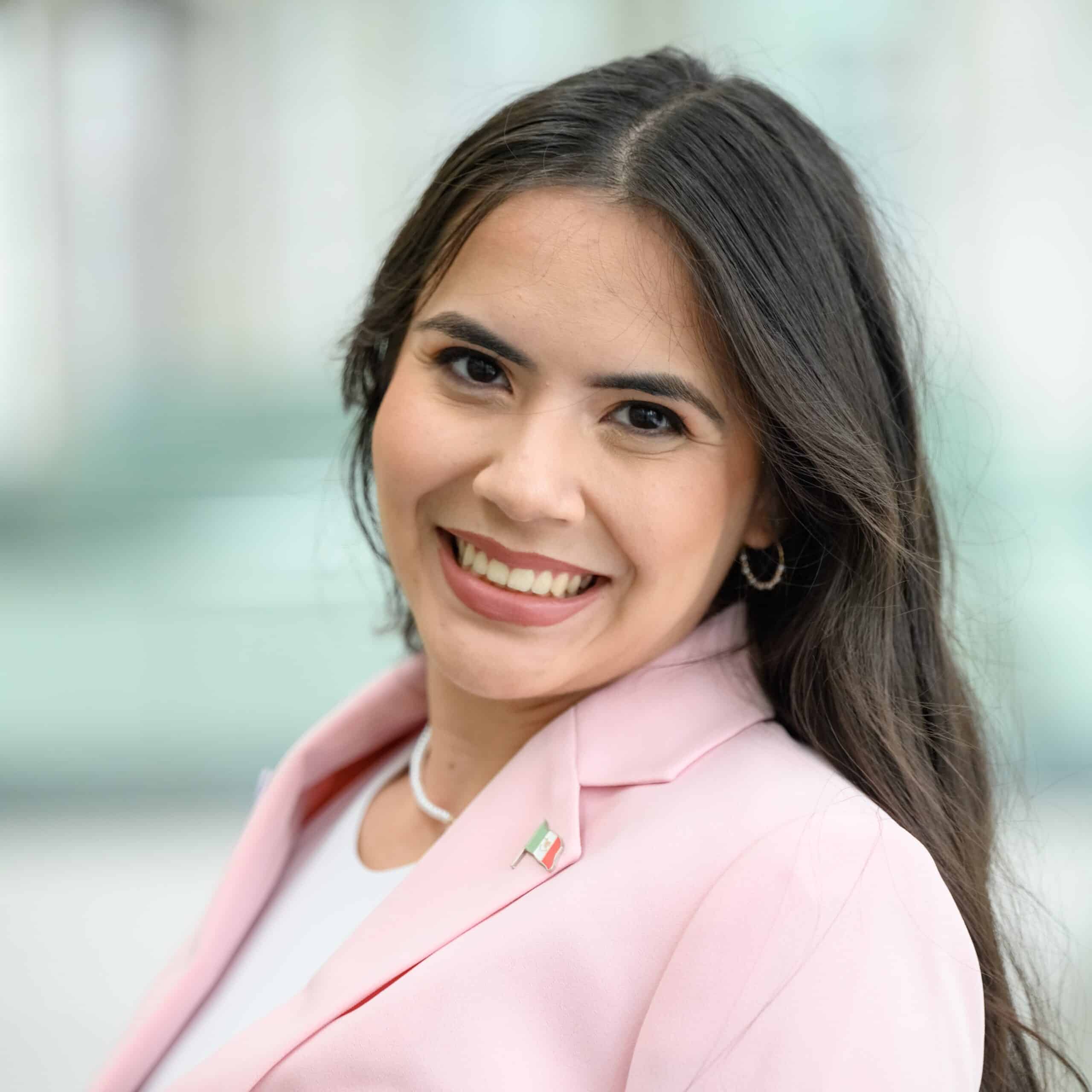 Ana Estrada Headshot